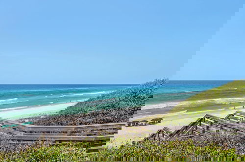 Foto 62 - Gulf Front With Private Pool, Sleeps 21, Amazing Decks, Free Beach Setup!