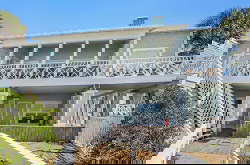 Foto 67 - Gulf Front With Private Pool, Sleeps 21, Amazing Decks, Free Beach Setup!