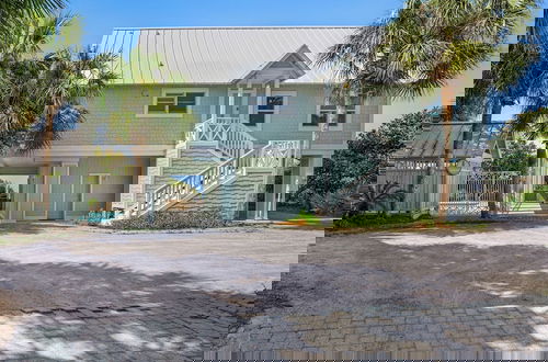 Foto 68 - Gulf Front With Private Pool, Sleeps 21, Amazing Decks, Free Beach Setup!
