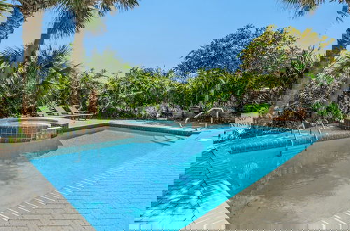 Foto 37 - Gulf Front With Private Pool, Sleeps 21, Amazing Decks, Free Beach Setup!