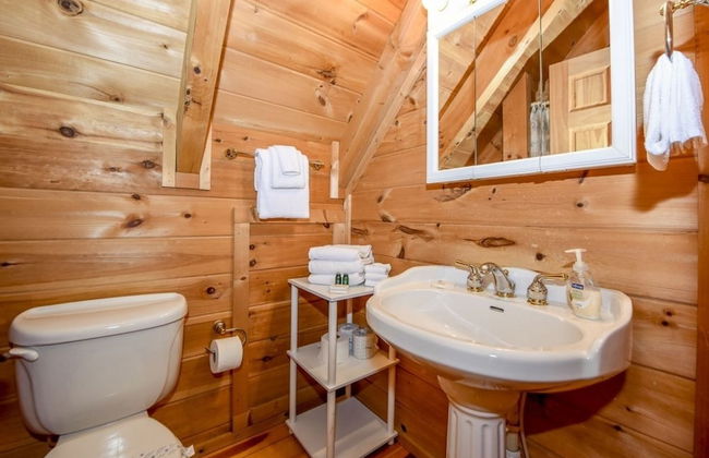Creekside 2 Bedroom Cabin by RedAwning - Foto 10