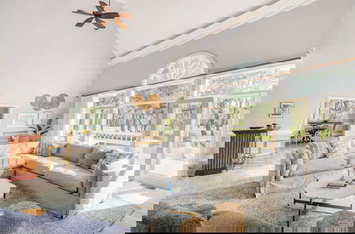 Photo 12 - Hilton Ivory by Avantstay Luxe Home + Pool/patio