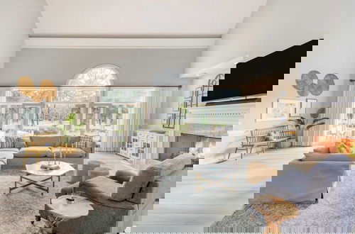 Photo 40 - Hilton Ivory by Avantstay Luxe Home + Pool/patio
