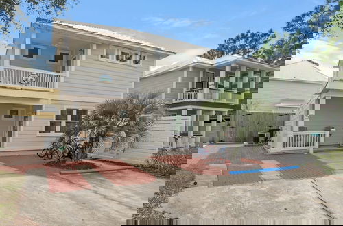 Foto 41 - Beach Cottage w/ Backyard Oasis - Quiet Neighborhood in BMB