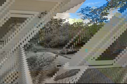 Foto 27 - Beach Cottage w/ Backyard Oasis - Quiet Neighborhood in BMB