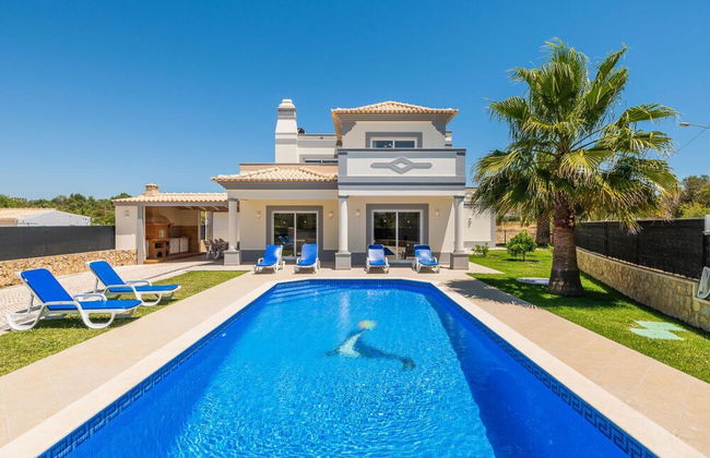 Villa Tavagueira in Guia - Photo 1