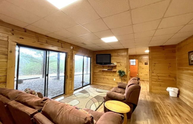 A true log cabin with 360 degree mountain views - Pet and Motorcycle friendly! 5 Bedroom Cabin by RedAwning - Foto 27