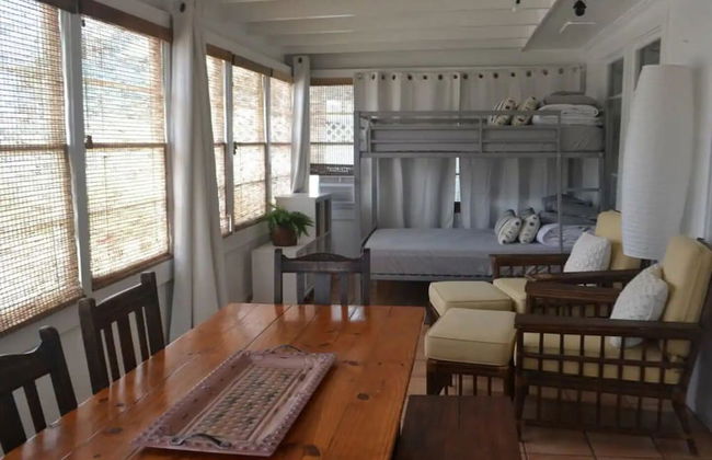 Surf Shack - Steps To The Beach, Lush Fenced Backyard 4 Bedroom Cottage - Foto 9
