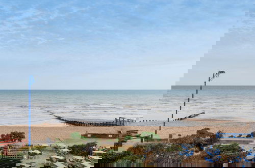 Photo 2 - Chic 2-bed Seafront Haven Near Felpham Beach