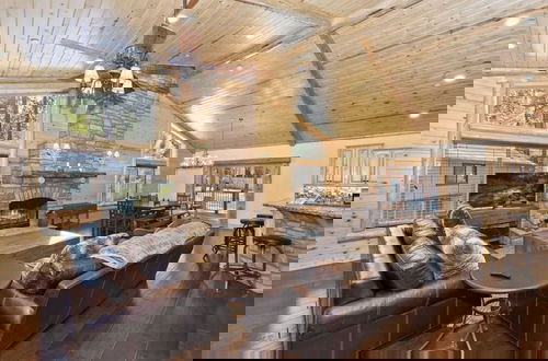Foto 5 - Paradise Pines by Avantstay Beautiful Big Bear Home Only 1 Mile To Snow Summit!