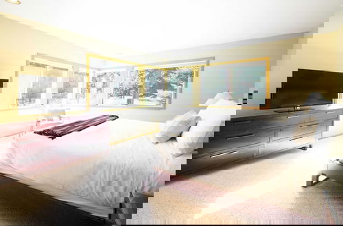 Photo 23 - Sage Blush by Avantstay Upgraded 4 Bdr/chefs Kitchen/ A/c/hot Tub!
