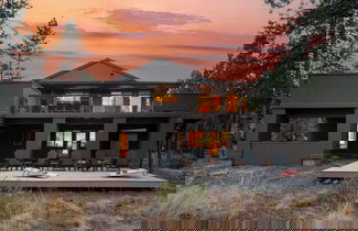 Photo 1 - Sage Blush by Avantstay Upgraded 4 Bdr/chefs Kitchen/ A/c/hot Tub!