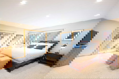 Photo 29 - Sage Blush by Avantstay Upgraded 4 Bdr/chefs Kitchen/ A/c/hot Tub!