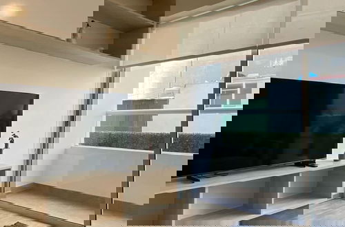 Photo 8 - Perfect 1BR With Balcony in Luxurious Building