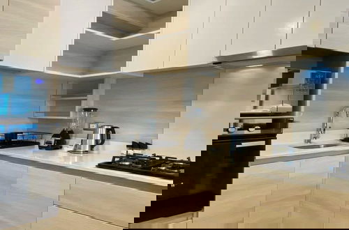 Photo 5 - Perfect 1BR With Balcony in Luxurious Building