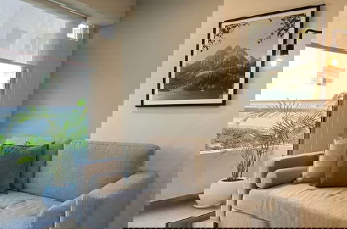 Photo 2 - Perfect 1BR With Balcony in Luxurious Building