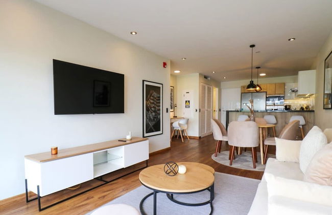 w Fascinating 1BR With Balcony in Miraflores - Foto 31