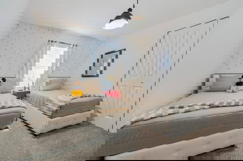 Foto 14 - Private Pool Themed Bedrooms at Best Location