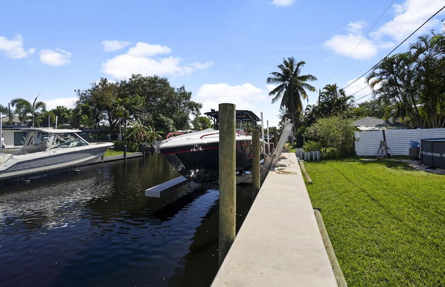 Stunning 3 Bd Pool House w Enchanting Water Views - Foto 43