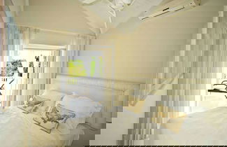 Foto 2 - This Enchanting 3 Bedroom, 2 Bathroom Townhouse is Nestled Mere Moments Away fro
