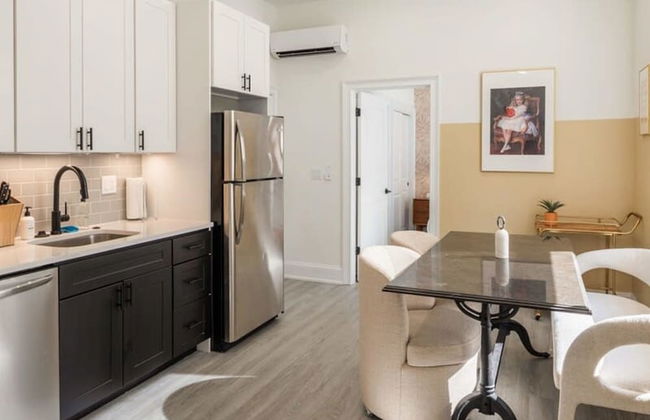Sosuite 1BR Apt w W/d, Large Dining Seating - Foto 2