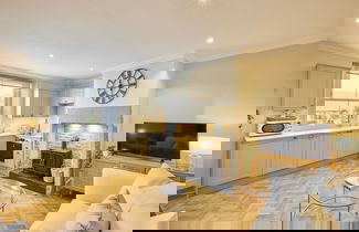 Photo 2 - Host Stay Oakwell Cottage