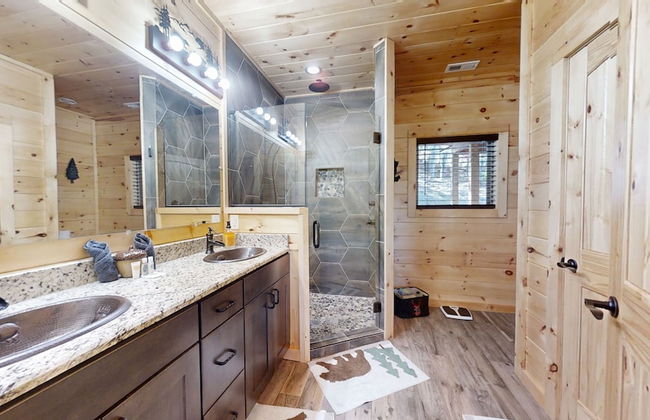 Lazy Bear Lodge 5 Bedroom Cabin by RedAwning - Foto 55