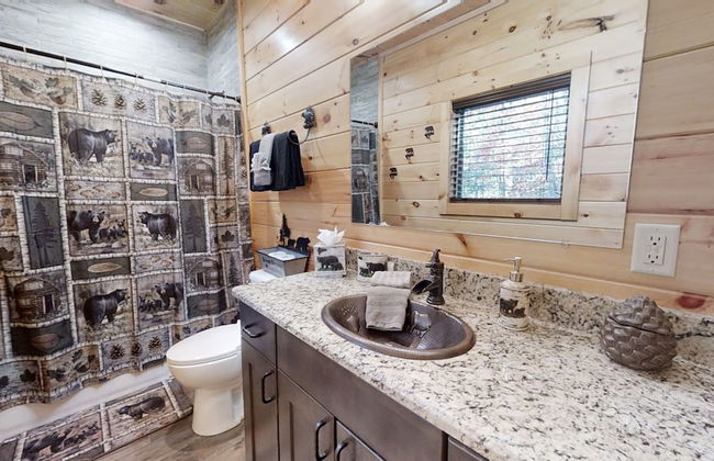 Lazy Bear Lodge 5 Bedroom Cabin by RedAwning - Foto 57