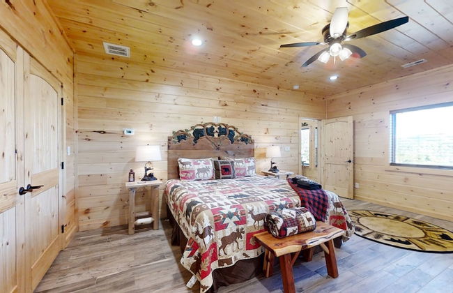 Lazy Bear Lodge 5 Bedroom Cabin by RedAwning - Foto 9