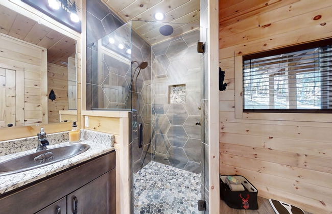 Lazy Bear Lodge 5 Bedroom Cabin by RedAwning - Foto 56