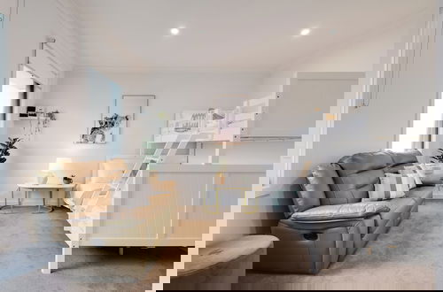 Foto 8 - StayAU Stylish 4BR Home Ringwood