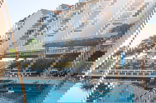 Foto 5 - Steps to Pool and Beach Amazing Views From Two Balconies