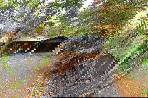 Foto 40 - Modern Cabin w/ Hot Tub & Foliage Views!