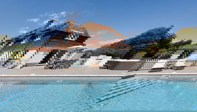 Foto 1 - Beach House With Pool in West Wittering
