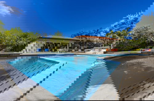Photo 19 - 4BR 3BA w Pool Sleeps 10 200m From Eagle Beach