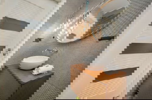 Foto 38 - Modern Apartment Terrace by Renters