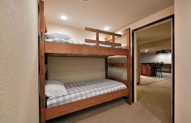 Unit 701 5 bd 3 ba - Photo 9