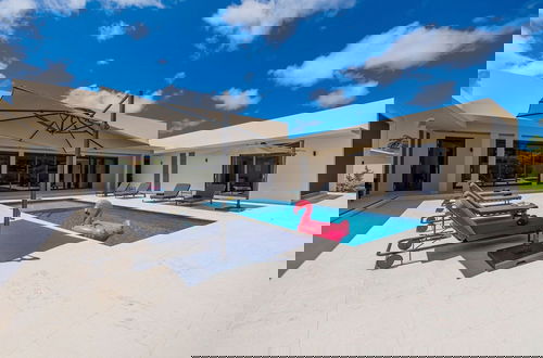 Foto 36 - New Designer Villa King Beds Pool Near Beach