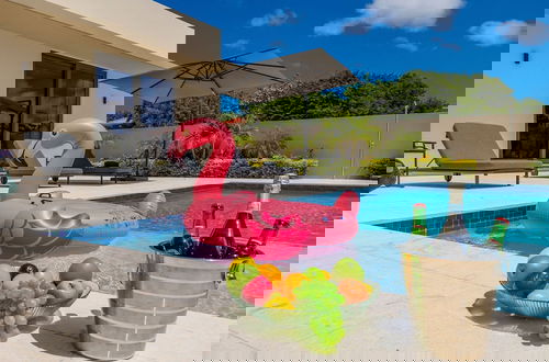 Foto 1 - New Designer Villa King Beds Pool Near Beach