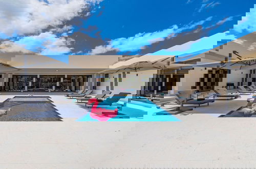 Foto 35 - New Designer Villa King Beds Pool Near Beach