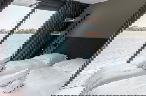 Photo 3 - Luxurious Lodge With Terrace and Balcony