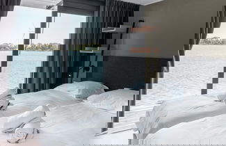 Photo 3 - Luxurious Lodge With Terrace and Balcony