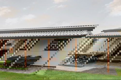 Foto 19 - Composite Group Home With ac and Sloop, in a Holiday Park in Beautyful Giethoorn