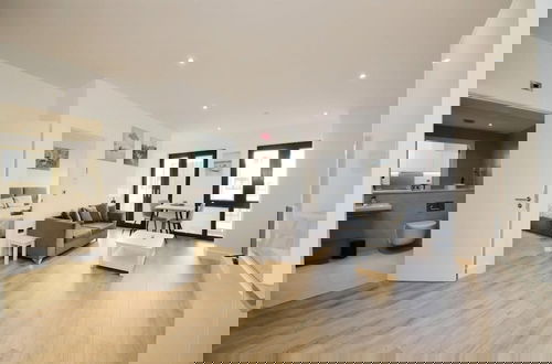 Photo 15 - Modern Comfort: Seven Stays Broadoaks