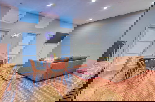 Photo 19 - Sosuite 2BR Apt w W D Gym On-site Restaurant