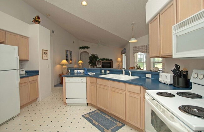 Greater Groves-4 Bedrooms Home W/pool-5204GG Home by RedAwning - Photo 13