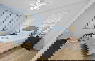 Foto 2 - Large 7 Bed In Solterra Pool, Spa Near Disney 7 Bedroom Home by RedAwning