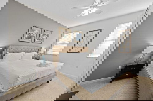 Foto 6 - Large 7 Bed In Solterra Pool, Spa Near Disney 7 Bedroom Home by RedAwning