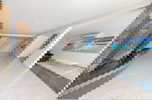 Foto 2 - City Centre Apartment with Mountain View