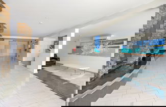 Foto 2 - City Centre Apartment with Mountain View